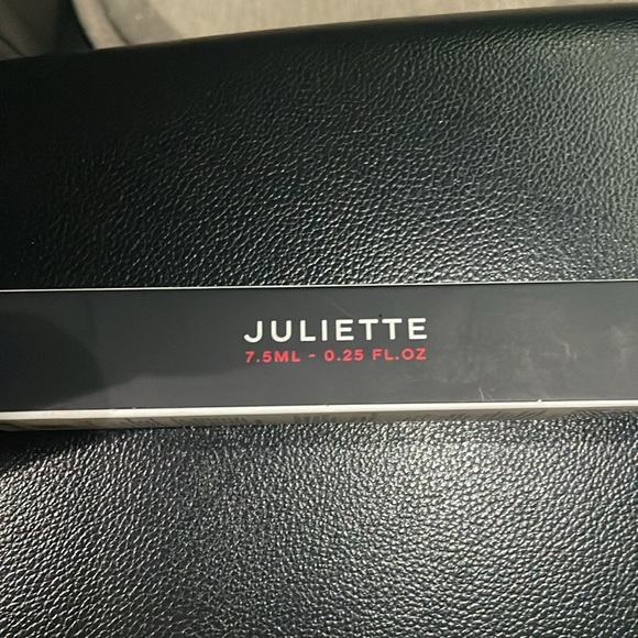 Juliette Has A Gun- Juliette - Picture 3 of 5